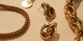 Gouden juwelen schoonmaken